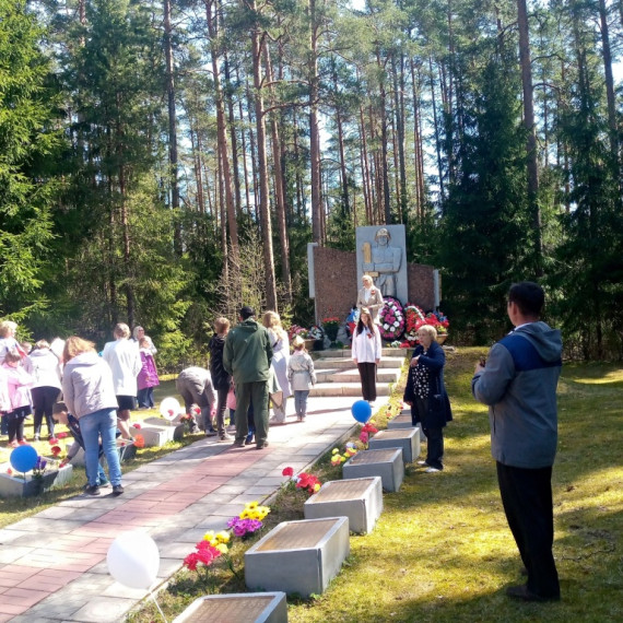 9 мая в п.Боровёнка в "Сквере памяти" прошёл митинг, посвящённый 78-й годовщине Победы в Великой Отечественной войне.